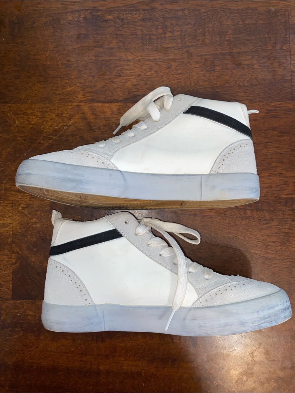 Yoki White High-Top Sneakers with Silver Star and Black Trim - Picture 4 of 5
